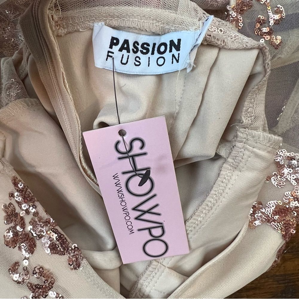 Showpo Passion Fusion NWT Nude Sequin V Neck Evening Gown Womens Size 4 - Picture 8 of 12